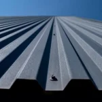 Profilált lemez vs. hagyományos tetőfedő anyagok profilalt-lemez-vs-hagyomanyos-tetofedo-anyagok.webp.webp